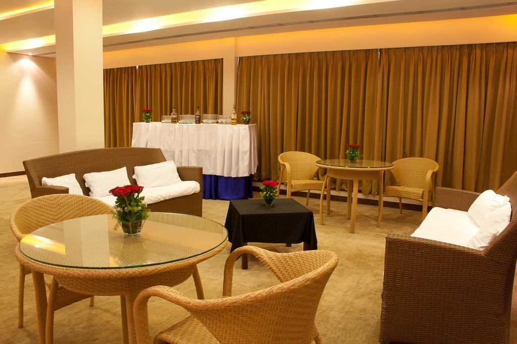 Hotel Parc Estique Pune Extérieur photo